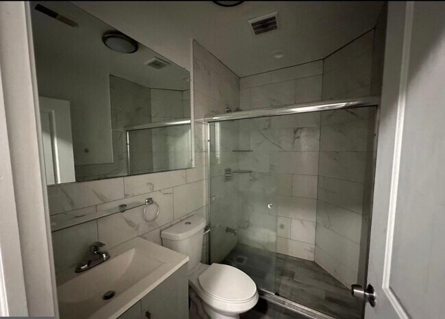 Foto del edificio - 2108 Ridge Ave