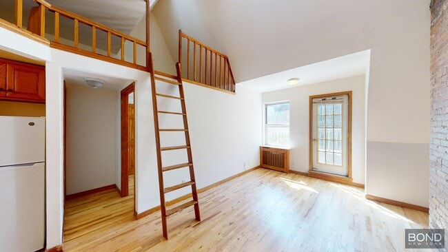 Building Photo - 317 W 107th St