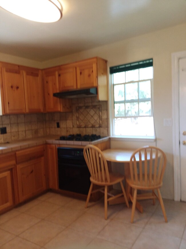 Kitchen - 770 Haines Ct