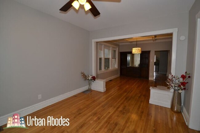 Building Photo - 4713 N Albany Ave