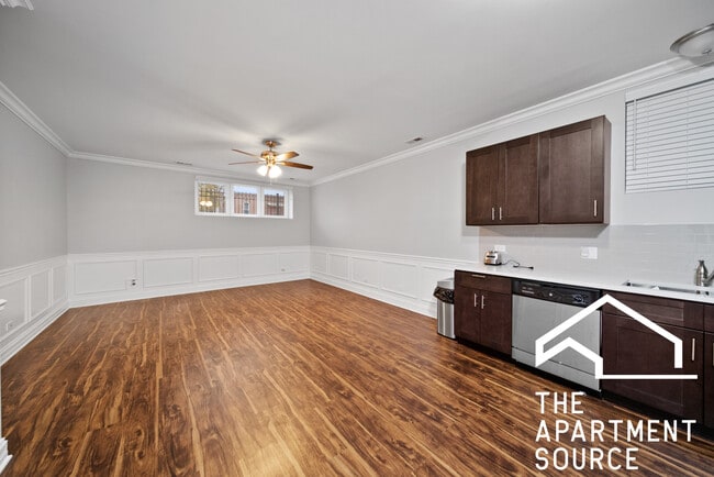 Building Photo - 738 N Avers Ave