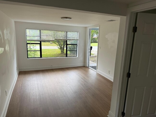 Building Photo - 407 St Clair St