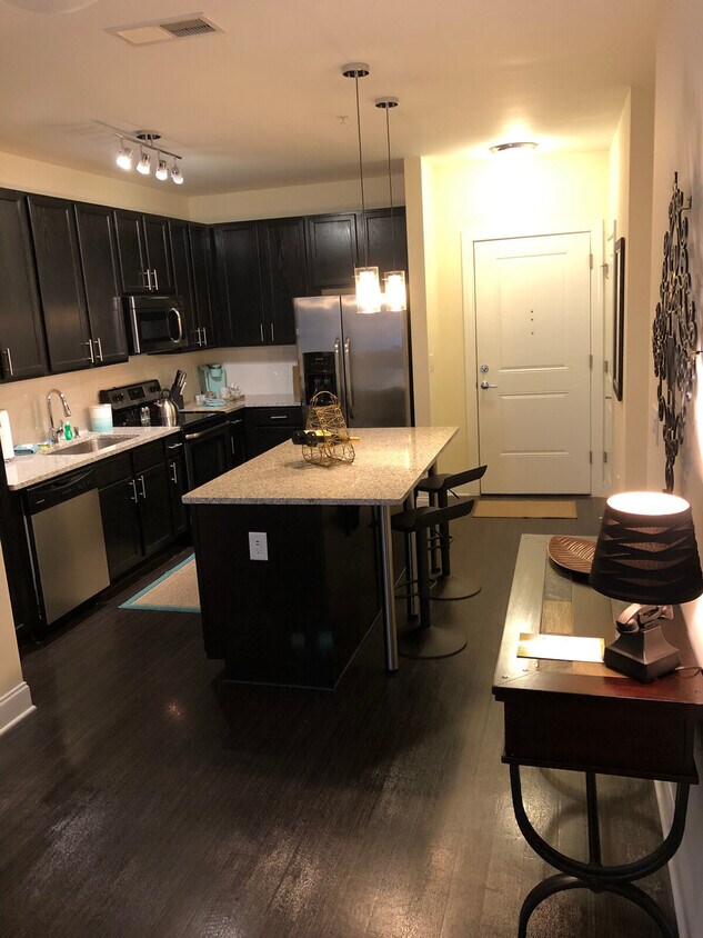 Foto principal - 5720 Carnegie Blvd