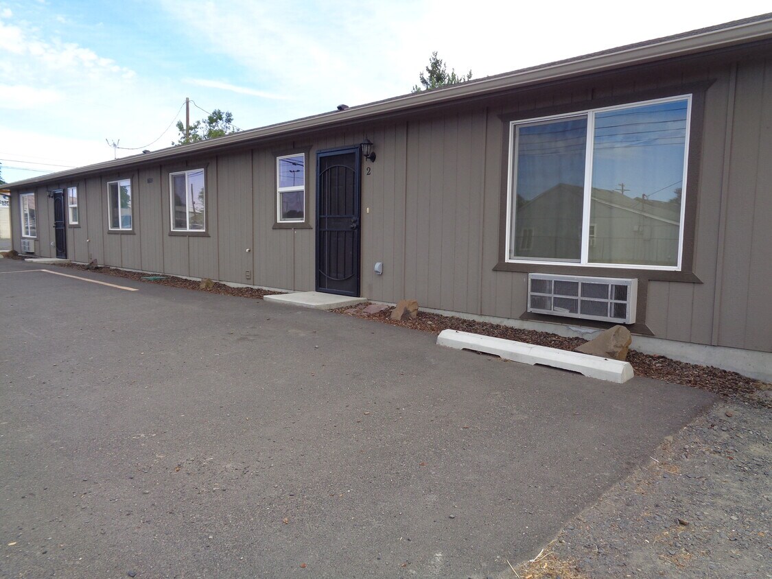 1609 S 18th St, Yakima, WA 98901 Apartments in Yakima, WA