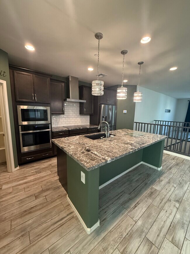 Foto del edificio - 1688 E Hampton Ln