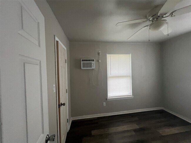 Foto del edificio - 416 Pin Oak Dr