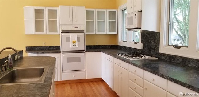 Foto del edificio - 5808 Putnam Dr