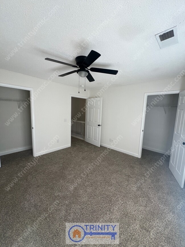 Foto del edificio - 3 Bedroom Duplex!