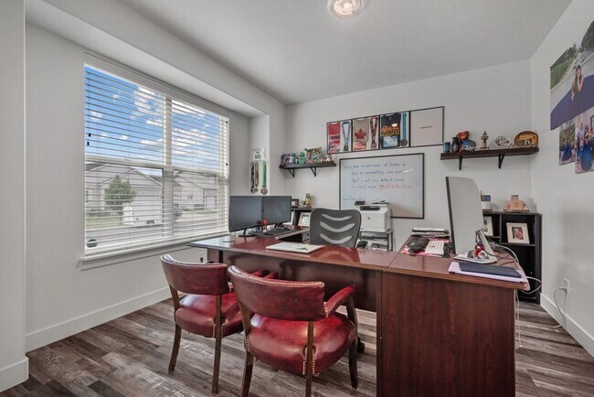 Foto del edificio - 333 E 170 N