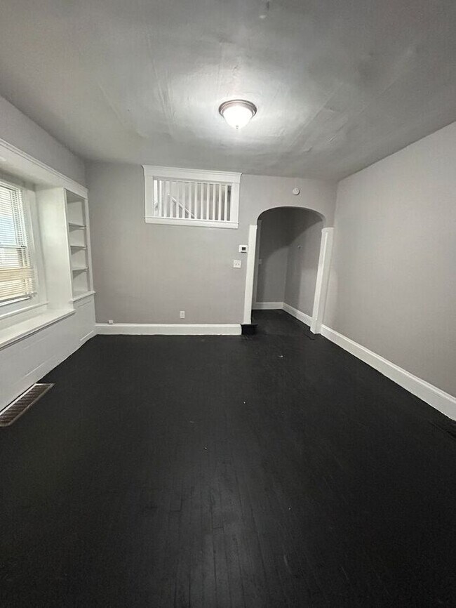 Foto del edificio - Charming 3-Bedroom Home with Great Space /...