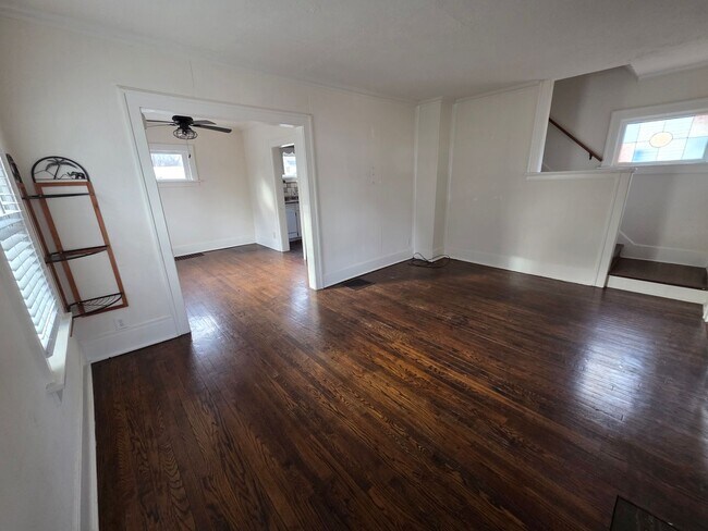 Building Photo - 3 Bedroom and 2 full baths House