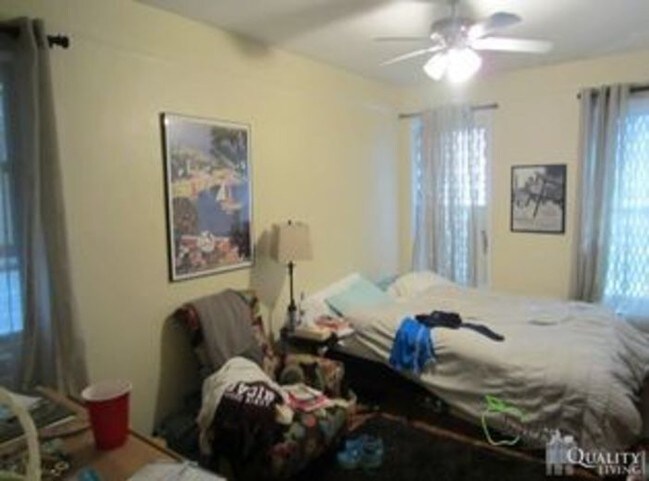 Foto del edificio - 425 W Broadway