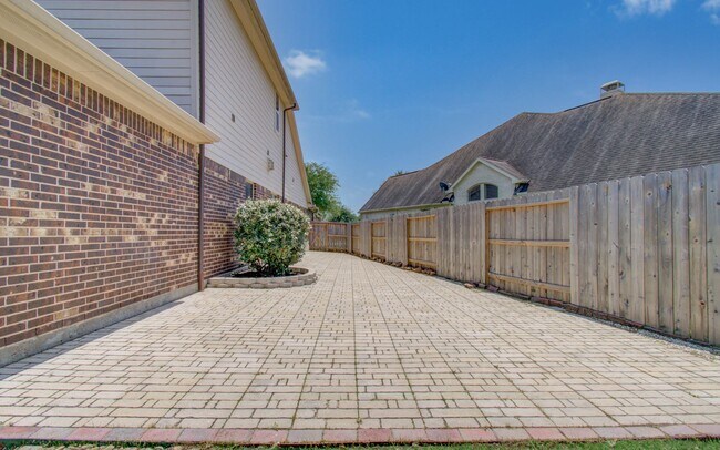 Foto del edificio - 28666 Pleasant Forest Dr