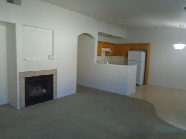 Building Photo - PEBBLE CREEK 4502 A-D
