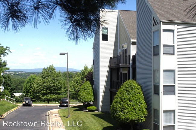 Foto del edificio - 218 E Market St