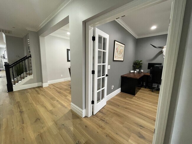 Foto del edificio - Renovated 4 Bedroom, 2.5 Bath Open Floorpl...
