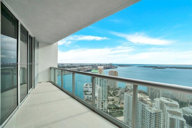 Foto del edificio - 465 Brickell Ave