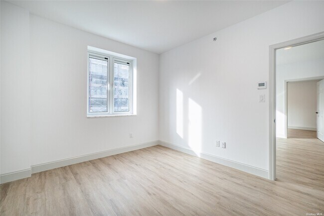 Foto del edificio - 88-56-88162 162nd St
