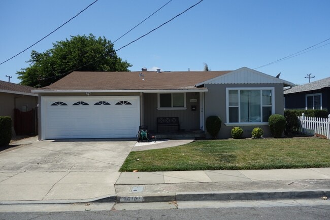 Bright 3BR Home with Central AC, Attached ... - Bright 3BR Home with Central AC, Attached ...