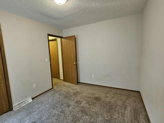 Building Photo - 203 Country Villa Ln