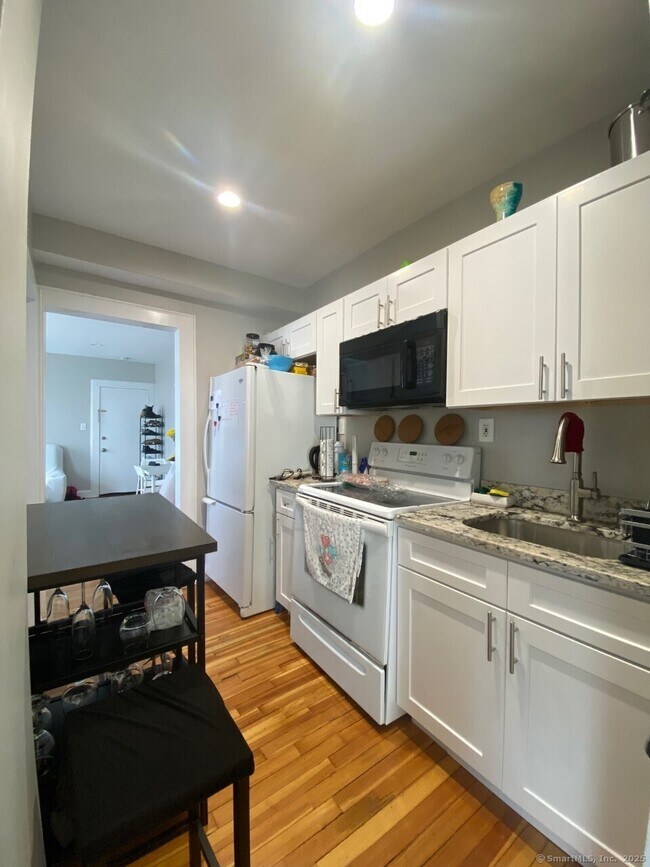 Foto del edificio - 221 Park Rd