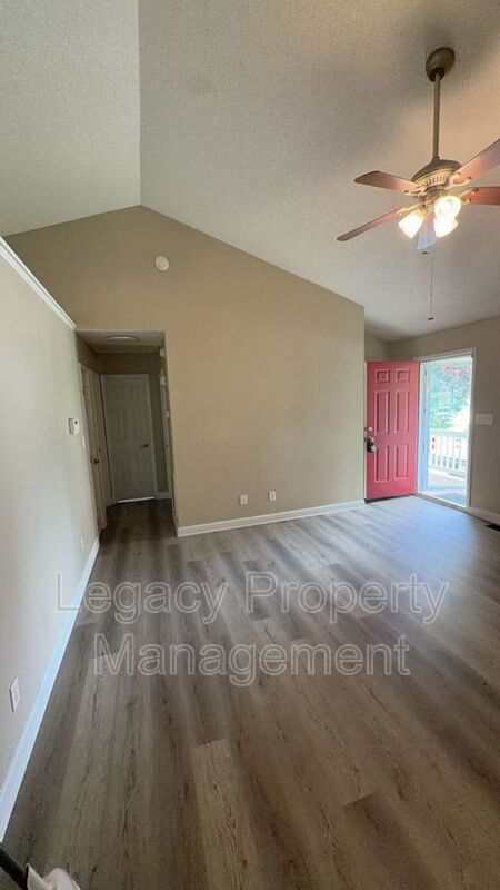 Foto del edificio - 4509 Wolftrap Rd