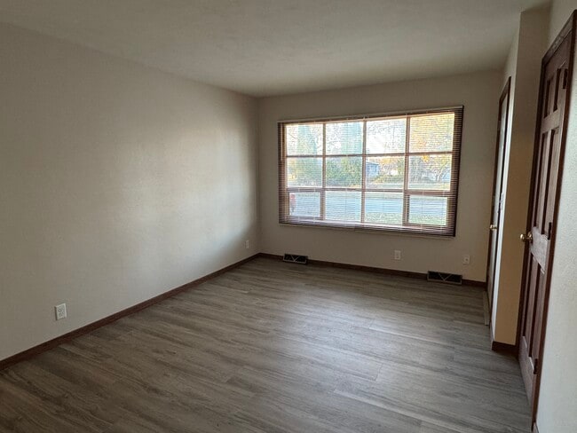 Building Photo - 4576 Cheyenne Ave