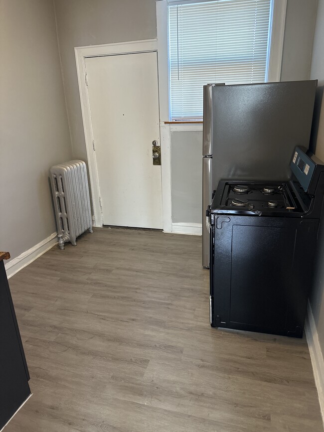 Building Photo - 8039 S Ingleside Ave