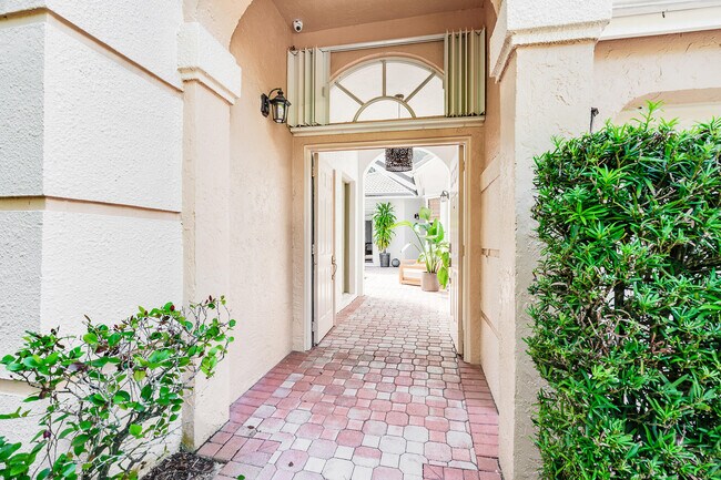 Building Photo - 2095 Chagall Cir