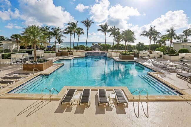 Foto del edificio - 4779 Collins Ave