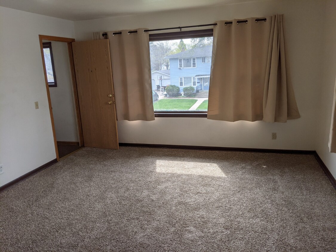 LR front window - 3508 Albert Ct