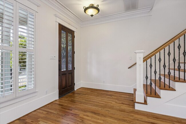 Building Photo - 1332 W 21st St