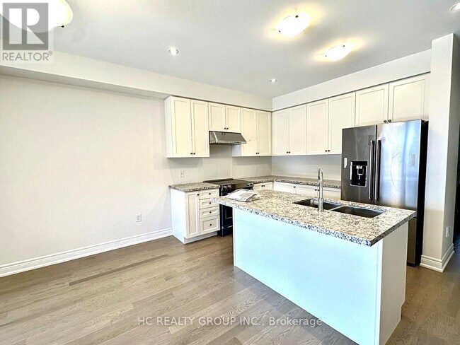 Photo du bâtiment - 561 Vine Cliff Blvd