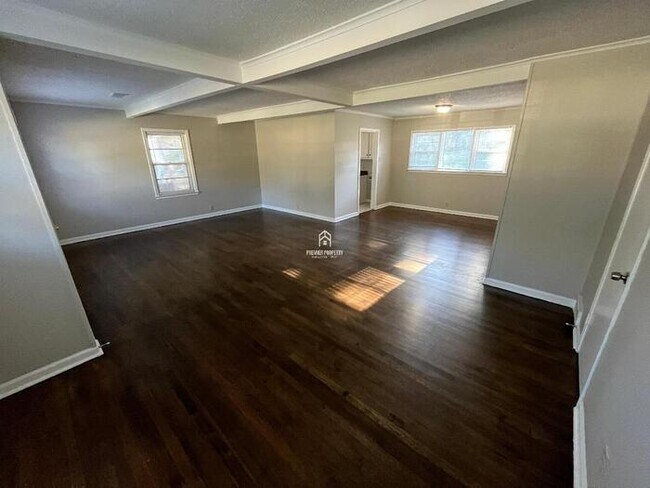 Building Photo - 4024 Hermitage Dr