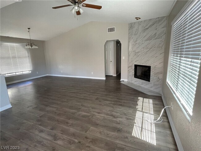 Building Photo - 1411 Santa Margarita St
