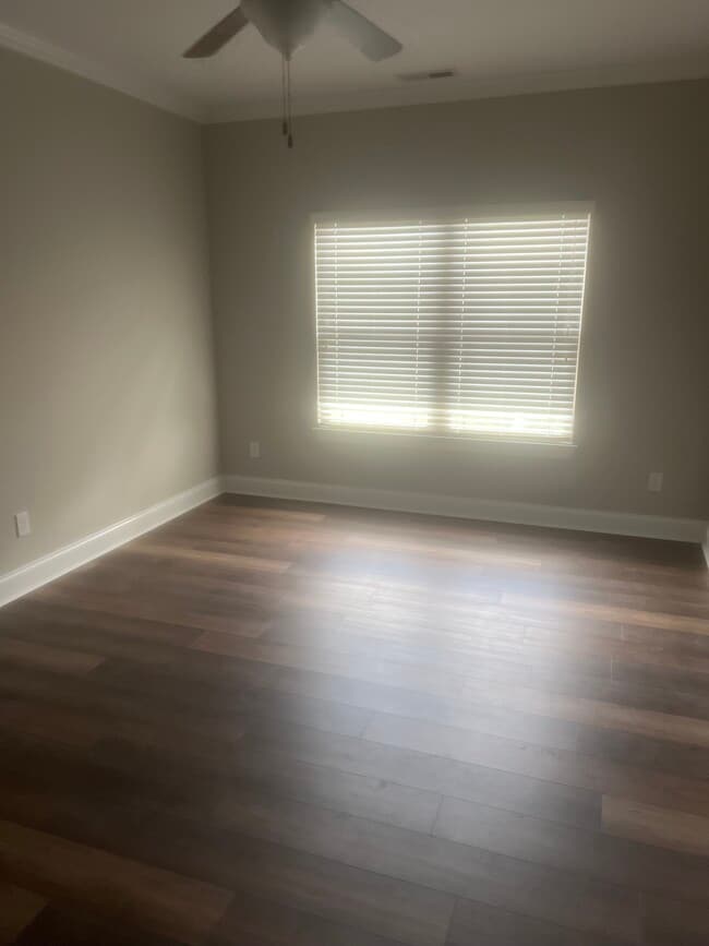 Building Photo - 1718 Stonebriar Dr NE