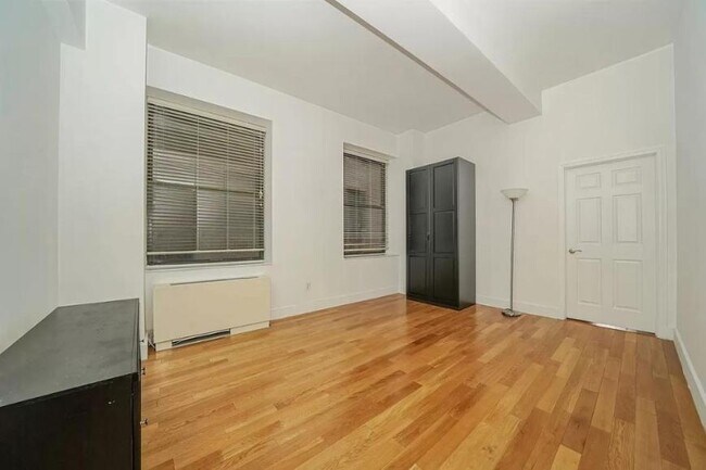 Building Photo - 4 bedroom in NEW YORK NY 10038