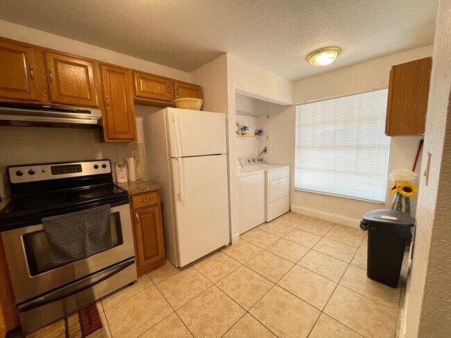 Building Photo - 2506 Riverside Dr