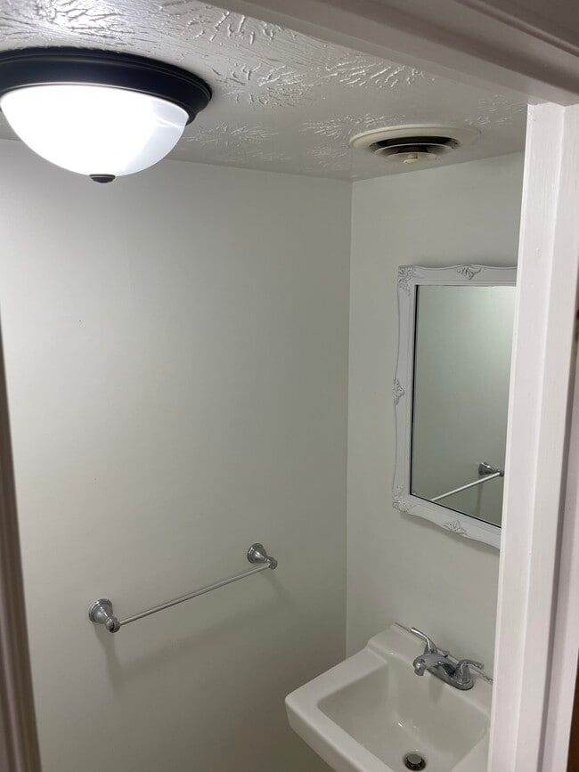 Powder room main floor - 124 Highland Hills Dr