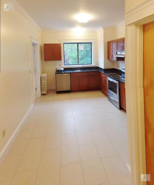 Foto principal - 4 bedroom in Allston MA 02134