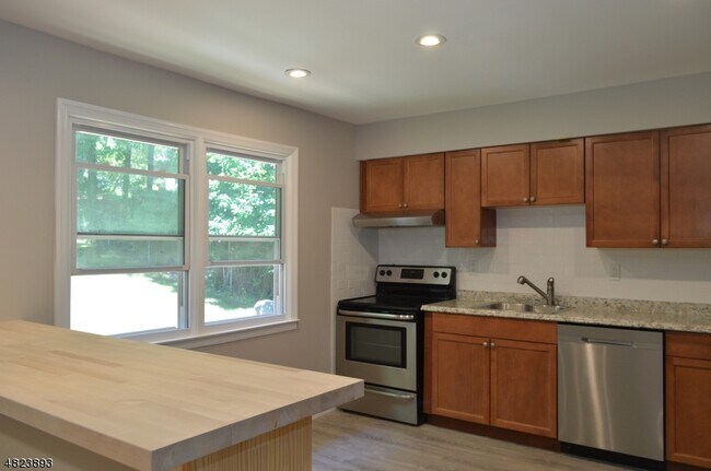 Building Photo - 89 Forsythia Ln