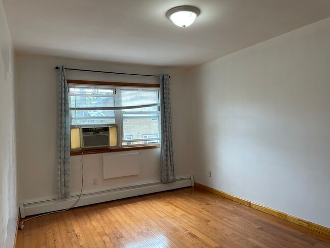 Building Photo - 5614 Riverdale Ave