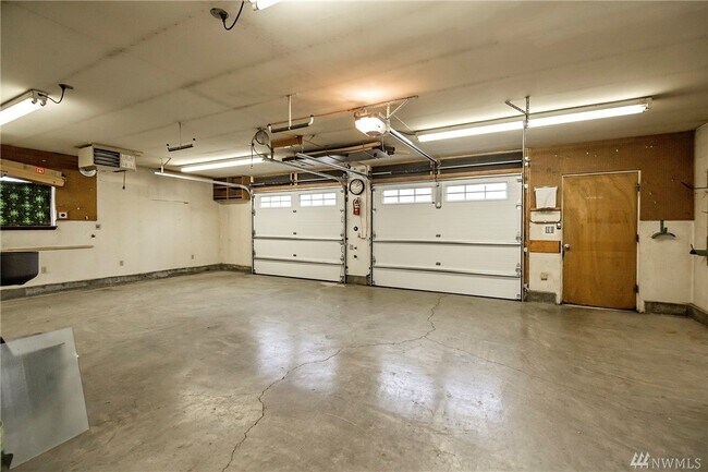 Building Photo - 314 W 12th Ave