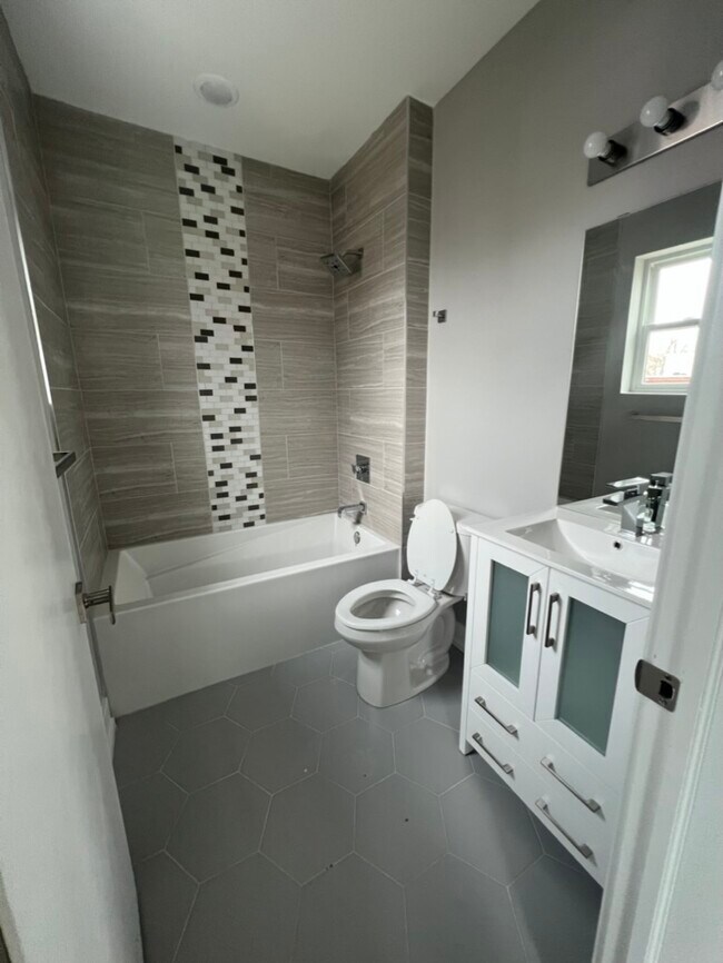 Foto del edificio - 649 N 35th St