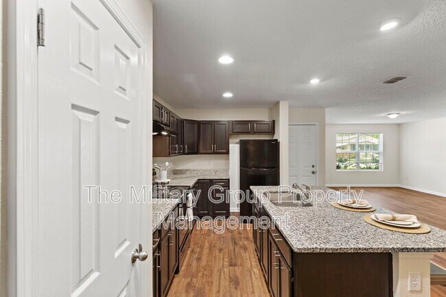 Foto del edificio - 1343 Pangola Dr