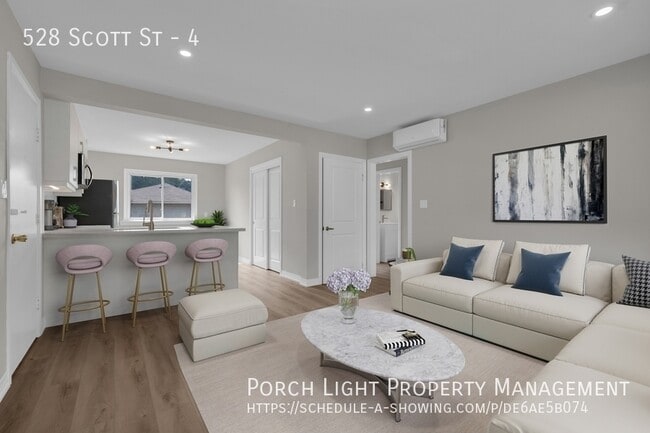 Building Photo - Private Laundry. Private AC. Balcony. Available Parking. Modern Renovations. Excellent location.