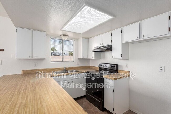 Foto del edificio - 545 W 16th Ave