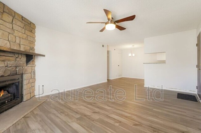 Foto del edificio - 8555 S Fairmount Dr