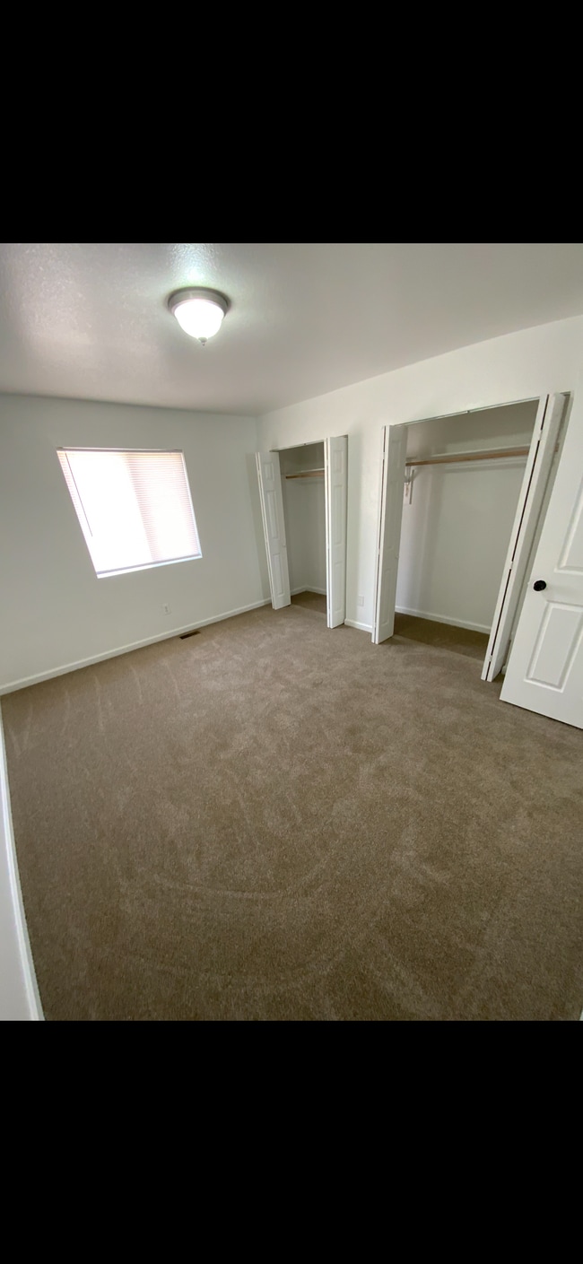 New carpet in bedrooms - 28 Yorkshire Rd