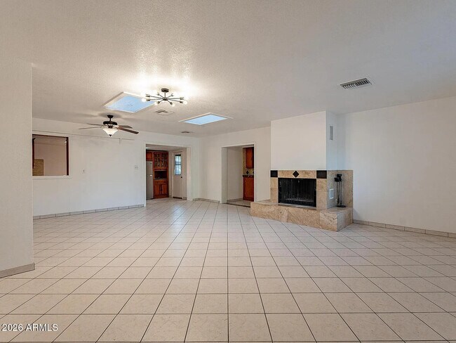 Building Photo - 17410 N 16th Ave